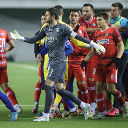 Opšti haos na meču IMT - Novi Pazar! Žestoka tuča na terenu i tribinama: Ljajić hvatao za gušu rivala i skakao među navijače /VIDEO/