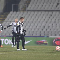 ULOG LŠ, A DRMA SE I DRUGO MESTO: Istorijska bruka ugasila nade za titulu, Partizan čekaju derbi i još teža borba!