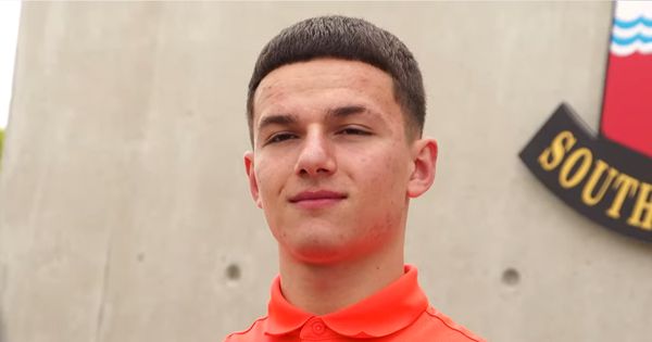 Srbin je bio velika nada Premijer lige, pa nestao posle 23 minuta: "Šutnuo bi majku da igra protiv nje"