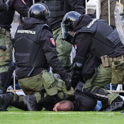 SLIKE UŽASA SA BRDA Žandarmerija bacala huligane na teren nakon incidenta /FOTO/