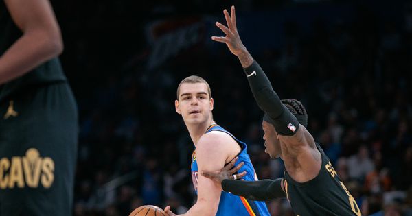 Top je čudo! Topić startovao umesto Šeja i odigrao meč karijere pred očima Nikole Jokića - Denver razbio Oklahomu! /VIDEO/