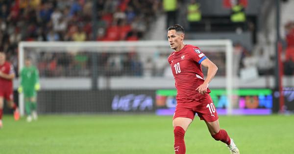 Sada i zvanično: Saša Lukić predstavljen u novom klubu /FOTO/