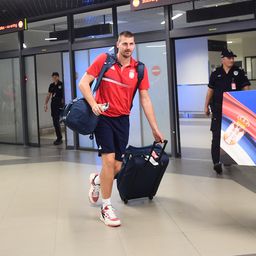 Ovacije za Jokića! Evo kako je pozdravio navijače po dolasku u Beograd