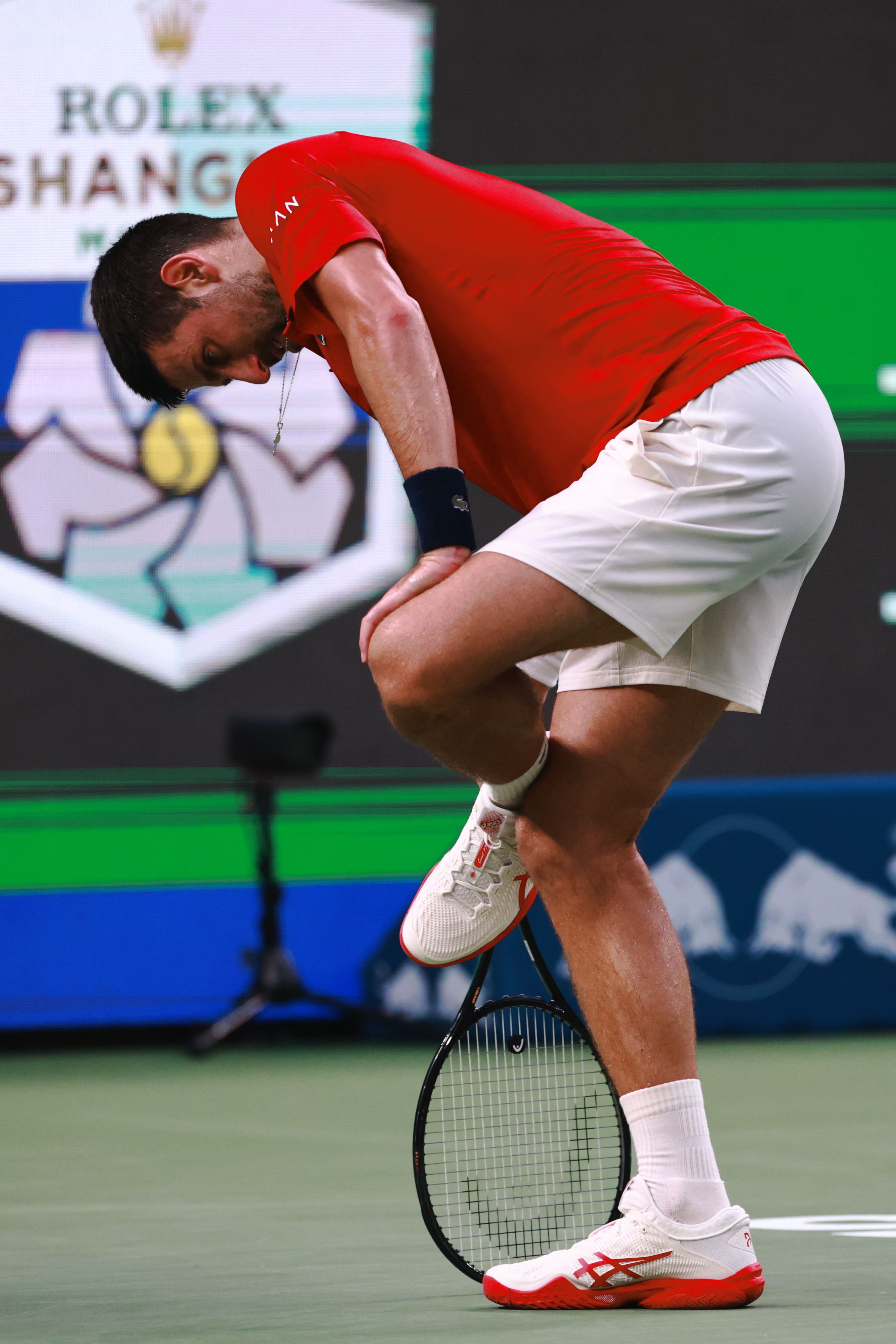 Detalj sa meča Novak Đoković - Valentin Vašero
Foto: EPA images/ ALEX PLAVEVSKI