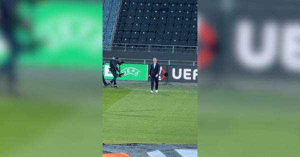 "Hoćemo pobedu!" Arnautović sa saigračima izašao na teren, dočekala ih vrela atmosfera