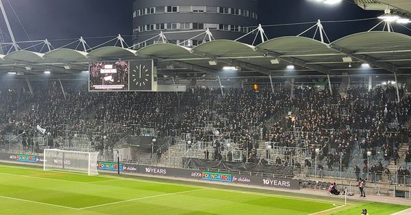 Navijači Crvene zvezde i Šturma se izviždali!