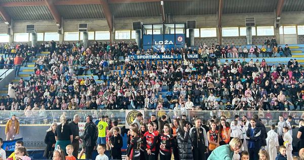 Pune tribine u Vranju: Održam Mali sajam sporta, Štefanek i Marinković uručili sportsku opremu budućim šampionima