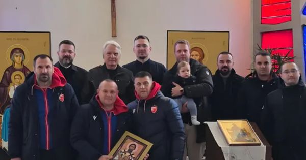 Zvezdina ekspedicija obišla crkvu u Gracu, zakazano okupljanje navijača u centru grada /FOTO/