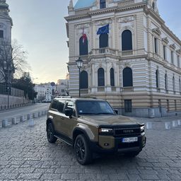 Nova Toyota Land Cruiser: Zver u off-road vožnji, gospodin u gradu. Malo smo se uprljali, pa šta?