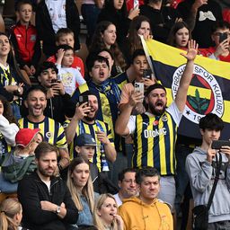 Ludnica na treningu Srbije: Navijači Fenerbahčea pružili podršku Orlovima, a razlog je Dušan Tadić! /FOTO, VIDEO/