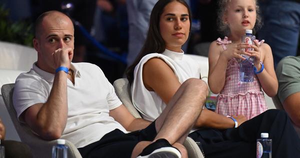 Olimpijska podrška u Areni: Aleksandra Perišić iz prvog reda bodri odbojkašice!