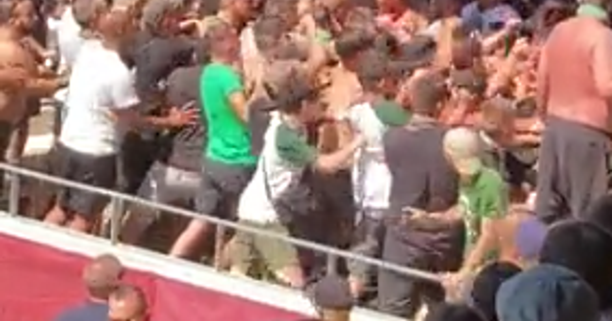 Tuča navijača Sent Etijena i Rodeza pred početak utakmice | Sportal.rs