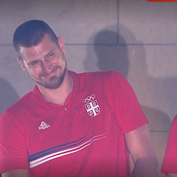 "Zamislite tek da voli košarku..." Spektakularan izlazak Jokića, orilo se "MVP, MVP" /VIDEO/