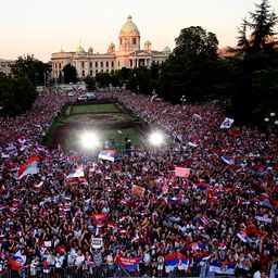 "Ludnica, 70.000 klicalo bogovima!" Slike iz Beograda obilaze planetu, reakcije na doček srpskih sportista stižu iz svih delova sveta /VIDEO/