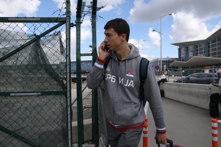 Muk Orlova po dolasku u Beograd i kapitenski potez Lučića: Nismo preterano spavali, pričali smo... /VIDEO/