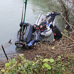 Isplivale nove fotografije tragedije u BiH, iz reke izvučen auto, a u njemu samo jedan stradali fudbaler: "Nema druge osobe" /FOTO/