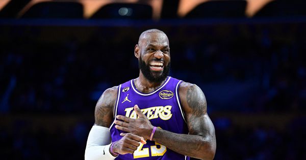 Lebron drži Jokića budnim! Džejmsova simultanka za pobedu Lejkersa, žestoka borba pred plej-of