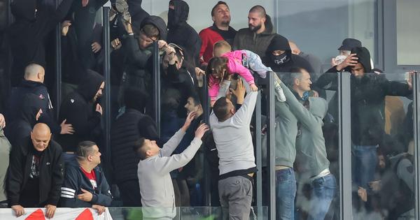 Najveći užas srpskog fudbala: Dete morali da prebace preko ograde u Loznici nakon stampeda huligana /VIDEO, FOTO/
