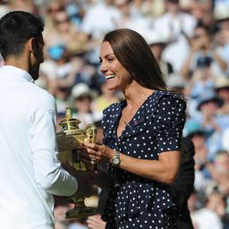 Novak gestom "kupio" kraljevsku porodicu: Insajderi otkrili utiske princa Vilijama i Kejt Midlton, Đoković i dalje tema na dvoru! /VIDEO/