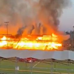 Jeziv prizor: Ogroman požar uništio stadion prvoligaša /VIDEO/