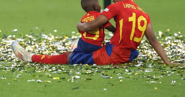 Ko je ovde veća zvezda? Mali Kejn preti da baci u senku slavnog brata Lamina Jamala! /VIDEO/