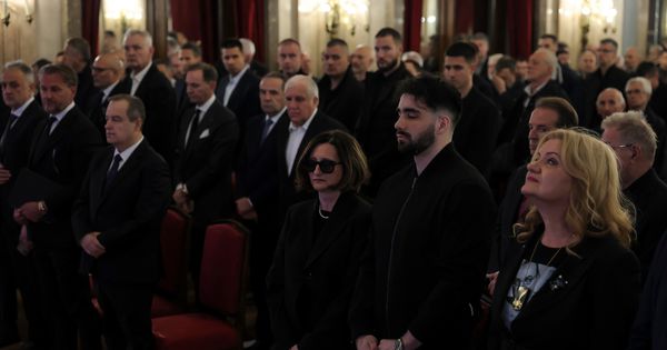 Dule je okupio sve: Evo ko je sve sedeo u prva dva reda na komemoraciji Dušku Vujoševiću /FOTO/