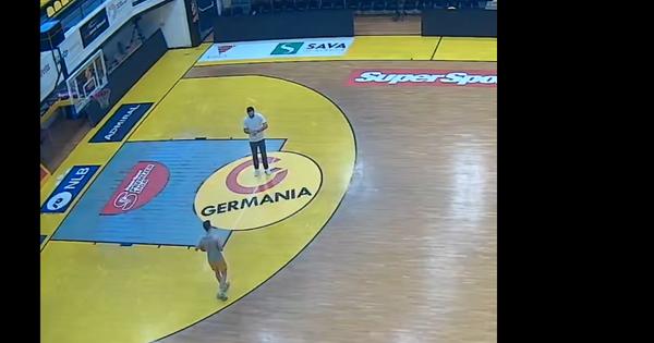 Hrvat izjednačio svetski rekord! Dao 105 trojki, a bivši šampion Evrope pecnuo legendu: Ništa, Stef, tvoj je red... /VIDEO/