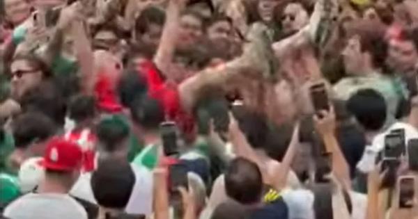 Kakava scena: Meksikanci opkolili navijača Južne Koreje, a ono što je usledilo ostavilo je sve(t) bez teksta! /VIDEO/
