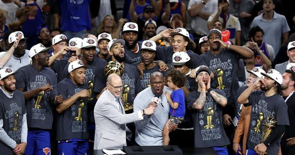 Otpušten preko telefona, pa pokorio NBA! Kako je "klimač glavom" uzeo istorijsku titulu sa Niksima i naterao svet da mu se pokloni