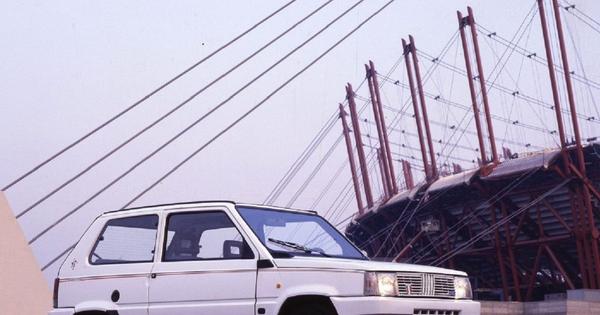 Bilo je to vreme kad su i Italijani igrali fudbal! Sećate li se maskote Ćao sa Mundijala 1990, legendarne Fijat Pande i  njenih kultnih točkova u šarama lopte?