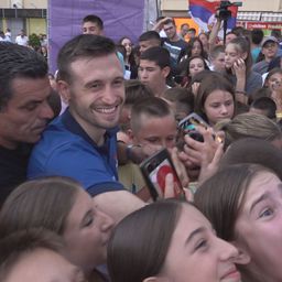 Čačak dočekao Avramovića, ali i legendarnog Malinu: Bakljada i emotivne reči obeležile sve /VIDEO/