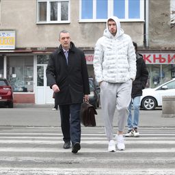 Sportal na licu mesta: Petrušev stigao u policijsku stanicu zbog “slučaja Lesor” /FOTO/