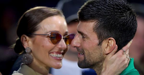 Romantika na Đokovićev način: Novak oduševio Jelenu rođendanskom čestitkom /VIDEO/