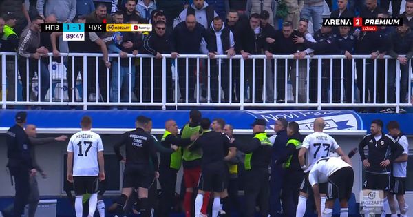 Haos u Pazaru: Stojković gađao navijače flašicom, oni mu skandirali "Mustafa"