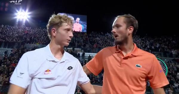 Medvedev izgubio prvi set, ali ne i meč: Rus zakazao finale sa Sinerom!