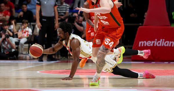 ZVEZDA – CEDEVITA Odželej se nameračio da bude heroj: Nigerijac uz zvuk sirene doneo prednost crveno-belima na poluvremenu!