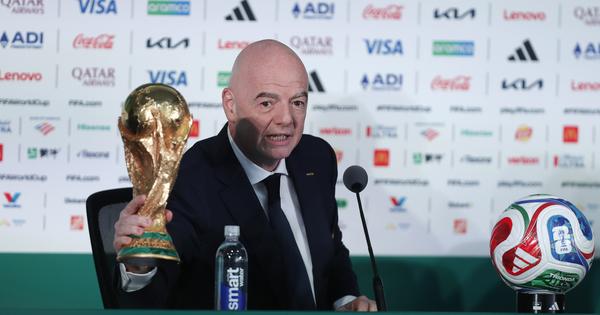 Žestok udar na prvog čoveka svetskog fudbala: Infantino je arogantni šarlatan, a njegova FIFA nas bezdušno pljačka!