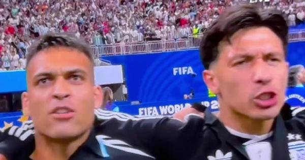 Ovako se ide u "rat za finale": Argentinci iz sveg glasa otpevali himnu pred Englesku! /VIDEO/
