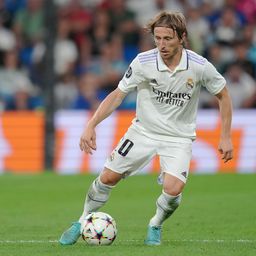 Modrić oduševio fudbalski svet, ODBIO ODLAZAK KOD RONALDA! Hrvat će biti heroj navijača Reala nakon neprihvaćenih miliona