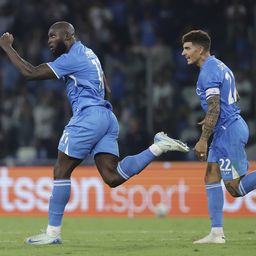 Lukaku se iživljavao da južnjaci zaborave Osimena: Napoli protutnjao kroz Sardiniju i zaposeo vrh Italije /VIDEO/