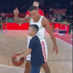 Jago održao obećanje, mali navijač Crvene zvezde će pamtiti meč protiv Fenerbahčea zauvek /VIDEO/