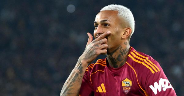 Roma se vratila na pobednički kolosek: Veslijev volej presudio Komu na "Olimpiku" /VIDEO/