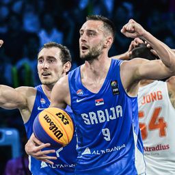 Stefan Milivojević i Marko Branković posle pobede Srbije protiv Holandije u finalu FIBA Kupa šampiona