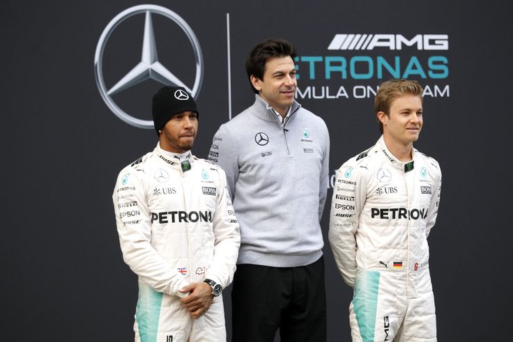 Haos u Mercedesu o kom se ćutalo! Luis Hamilton i Niko Rozberg zamalo ostali bez posla: Šef otkrio zašto je hteo da “najuri” najbolje vozače Formule 1