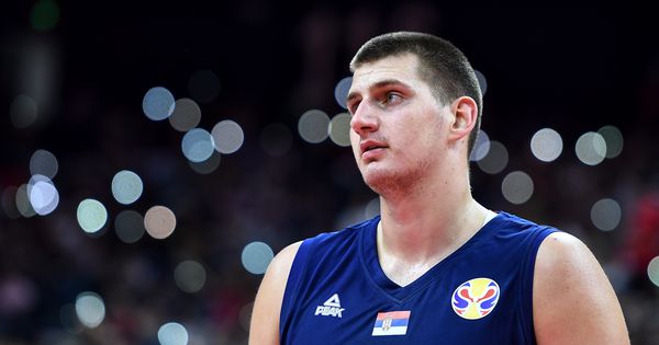 "IQ preko 9.000!" FIBA baš za kraj NBA sezone podsetila na Jokićevu magiju sa SP i - svet je oduševljen, čista genijalnost! /VIDEO/