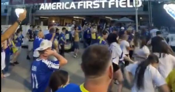 Bosanci opleli kolo usred Los Anđelesa: Snimak pre treninga BiH postao hit /VIDEO/