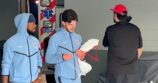 Englezi pognute glave napustili stadion