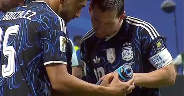 Argentinci pronašli Pikfordovu flašicu sa “puškicama” za penale: Mesijeva reakcija kada su mu preveli šta piše je neprocenjiva!