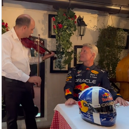 Legendarni F1 vozač stigao u Srbiju: Već uživa u Beogradu /VIDEO/