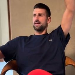 Novak u urnebesnom izdanju! Đoković zapevao veliki bugarski hit i "potkačio" rivala /VIDEO/